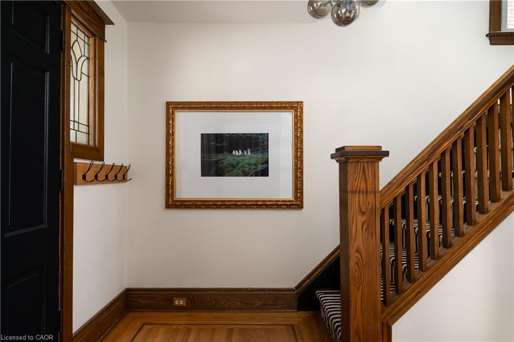 82 Province Street S Property Photo 6