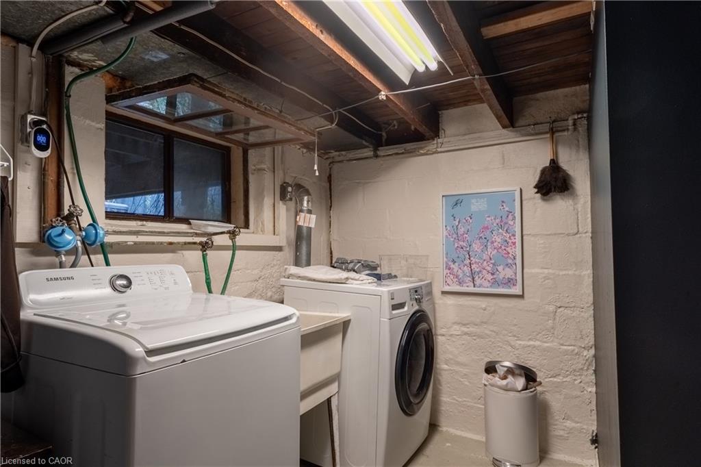 82 Province Street S Property Photo 28