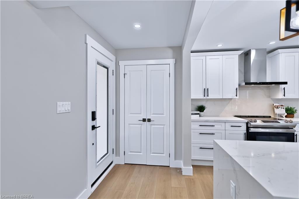6 Adelaide Avenue Property Photo 2