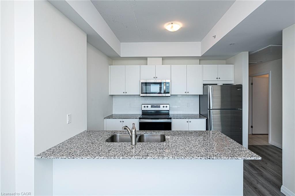 1806-60 Charles Street W Property Photo 3