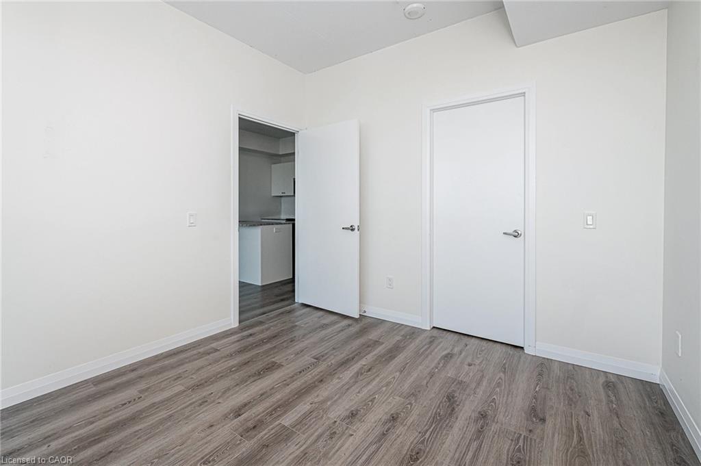 1806-60 Charles Street W Property Photo 12