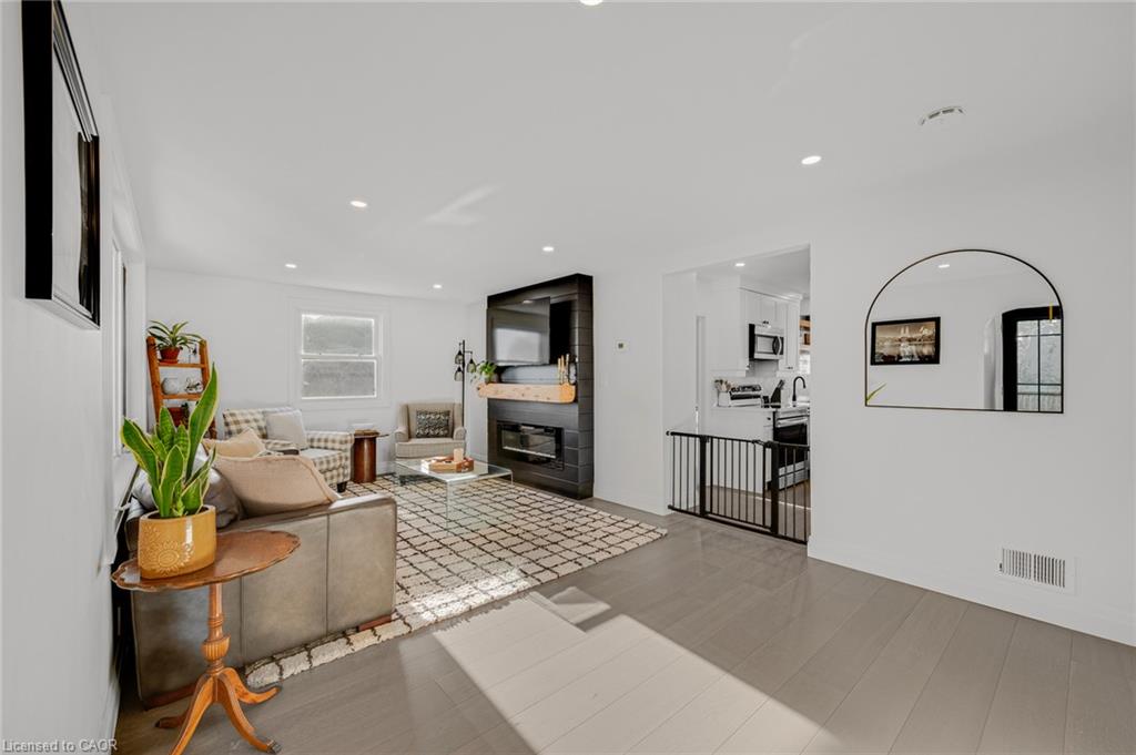 33305 Richmond Street Property Photo 6