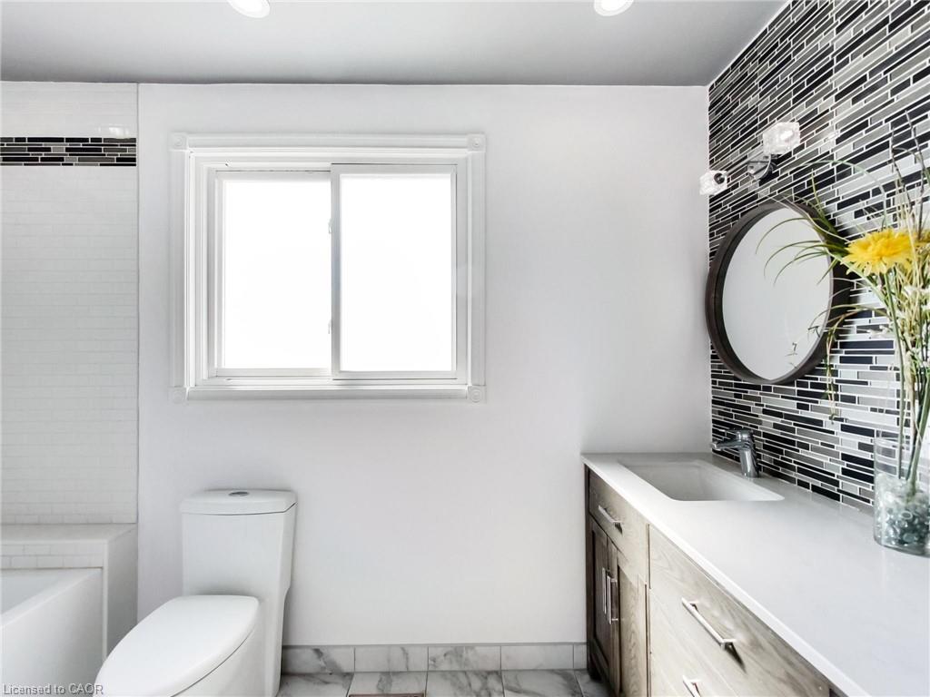 2384 Headon Road Property Photo 26