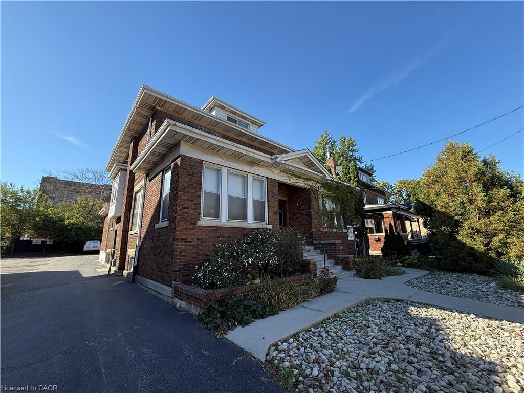 826 Main Street E Property Photo 1