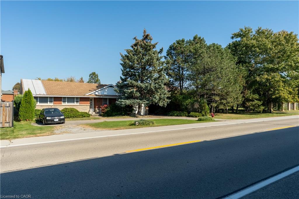 1023 North Service Road Property Photo 3