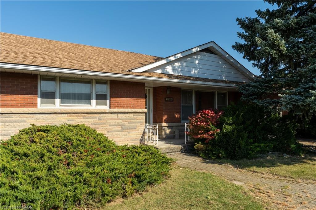 1023 North Service Road Property Photo 7