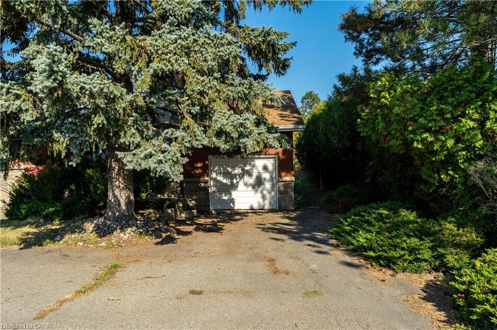 1023 North Service Road Property Photo 8