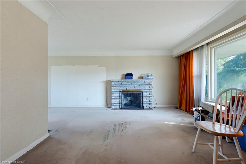 1023 North Service Road Property Photo 10
