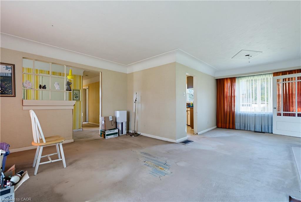 1023 North Service Road Property Photo 12