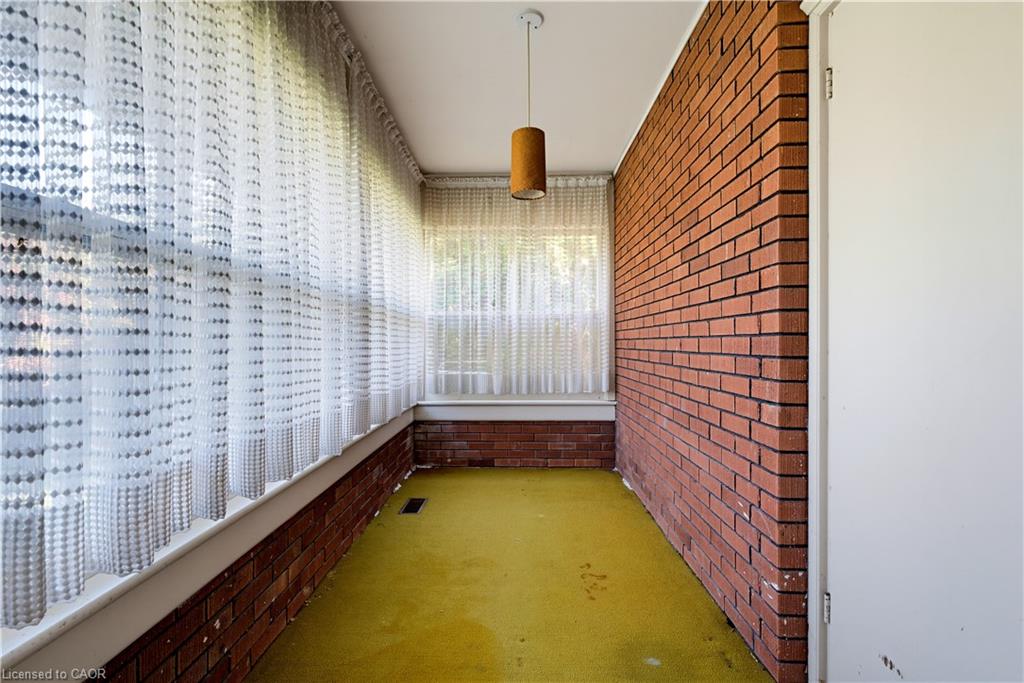 1023 North Service Road Property Photo 14