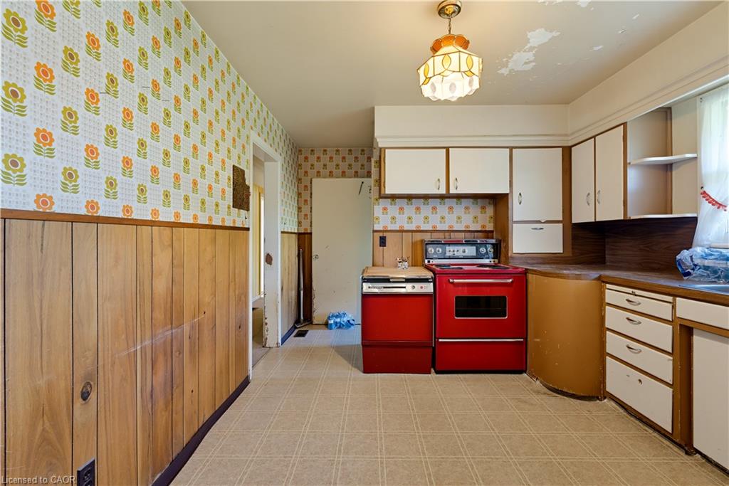 1023 North Service Road Property Photo 15