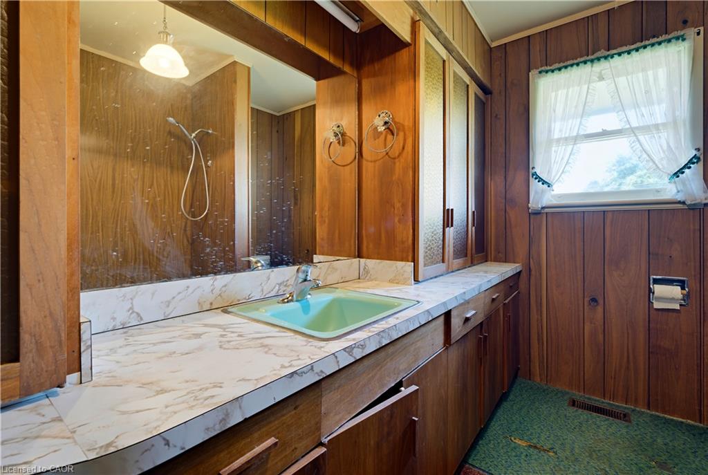 1023 North Service Road Property Photo 20