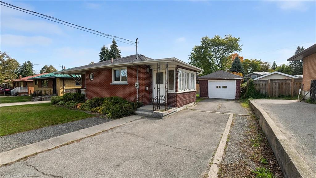 246 Stevenson Street N Property Photo 3