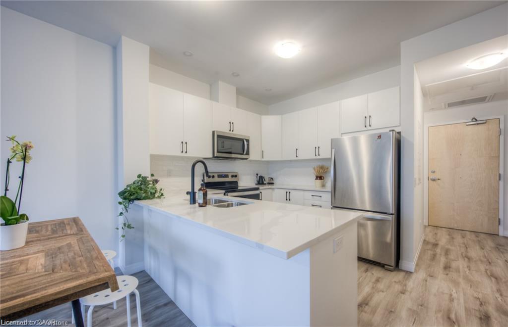 307-60 Charles Street W Property Photo 9