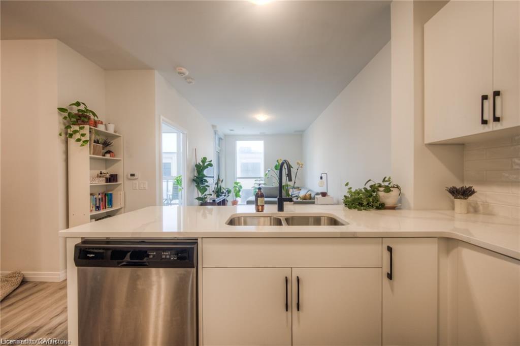 307-60 Charles Street W Property Photo 10