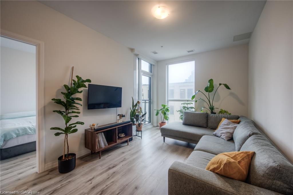 307-60 Charles Street W Property Photo 14