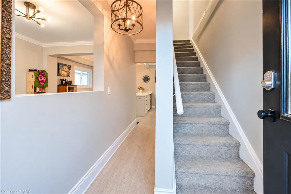 218 Catharine Street N Property Photo 6