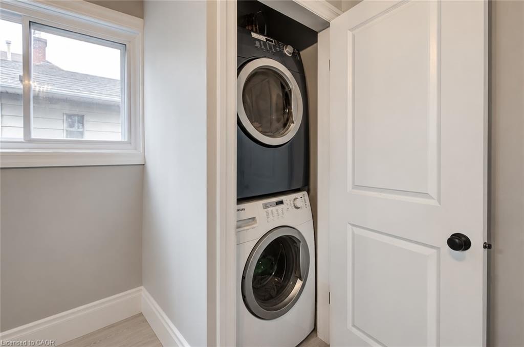 218 Catharine Street N Property Photo 13