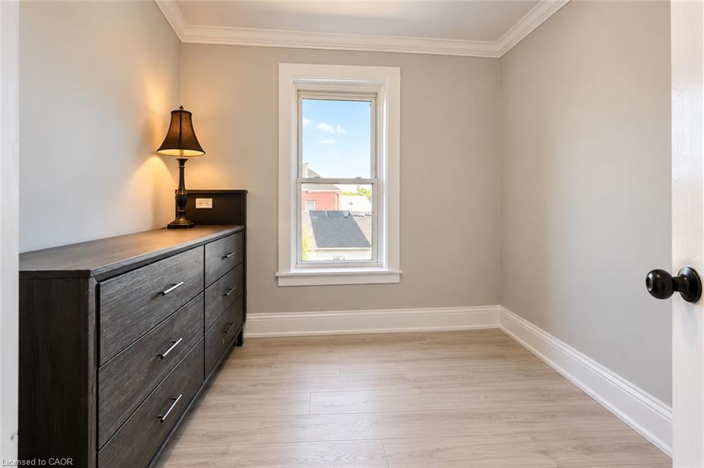 218 Catharine Street N Property Photo 21