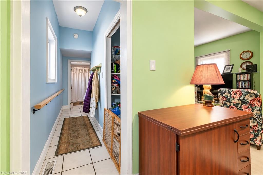 218 Catharine Street N Property Photo 29