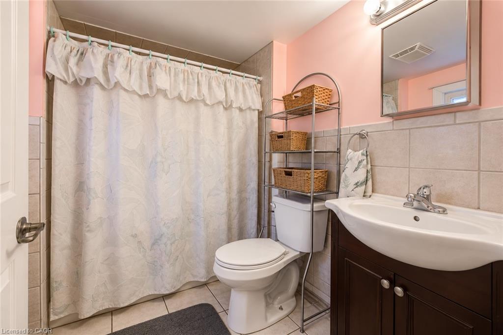 218 Catharine Street N Property Photo 31