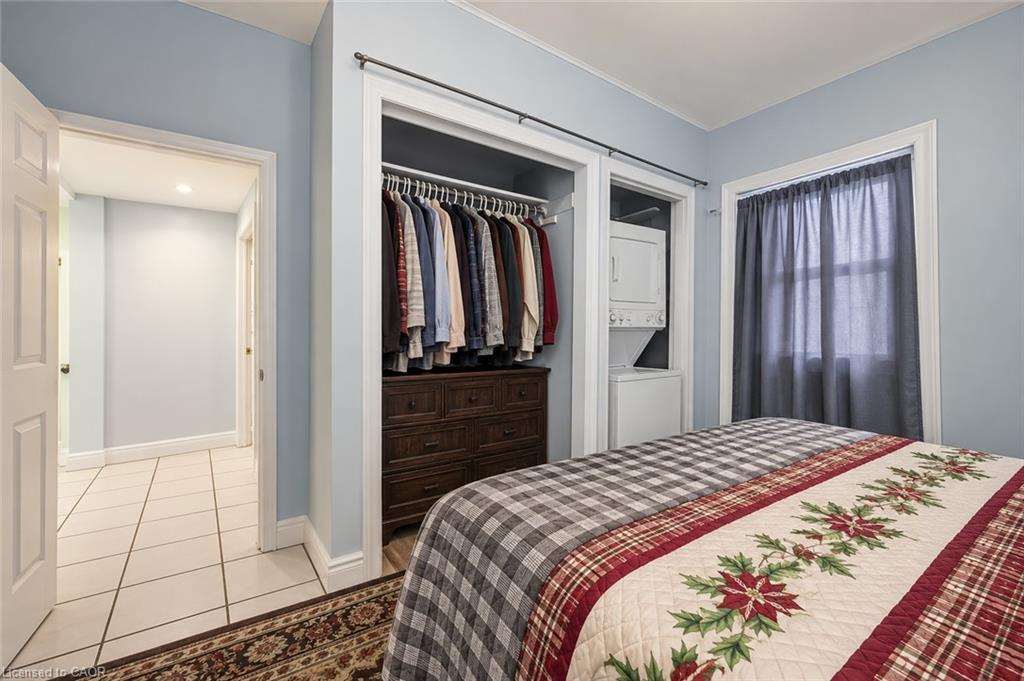218 Catharine Street N Property Photo 33