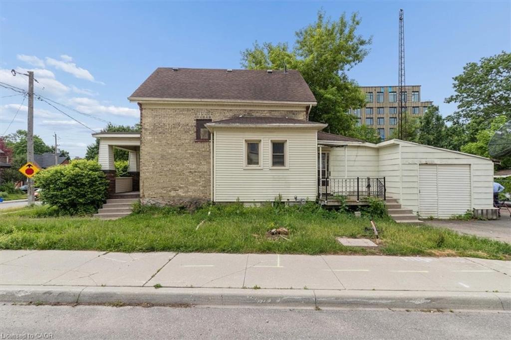 427 Duke Street W Property Photo 1