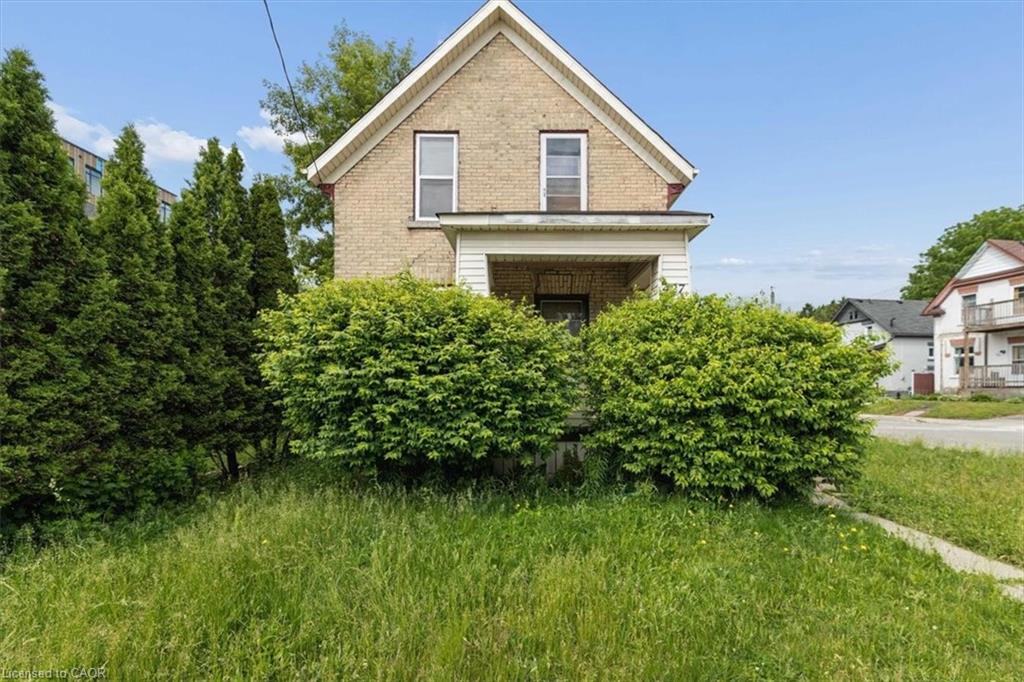 427 Duke Street W Property Photo 2