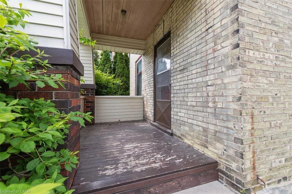 427 Duke Street W Property Photo 4