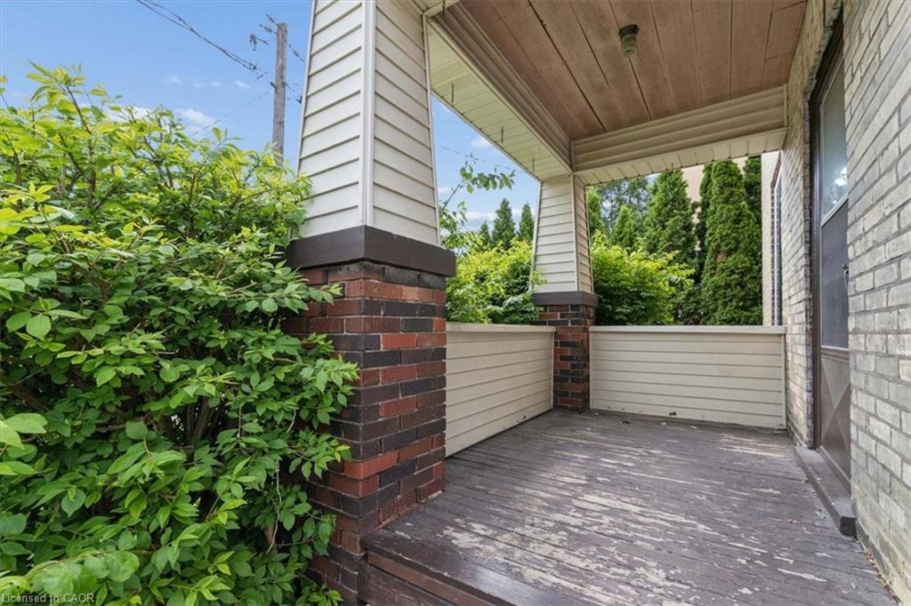 427 Duke Street W Property Photo 5