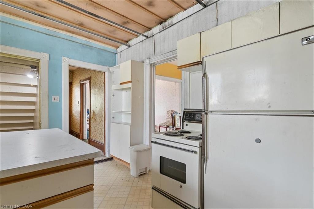 427 Duke Street W Property Photo 6
