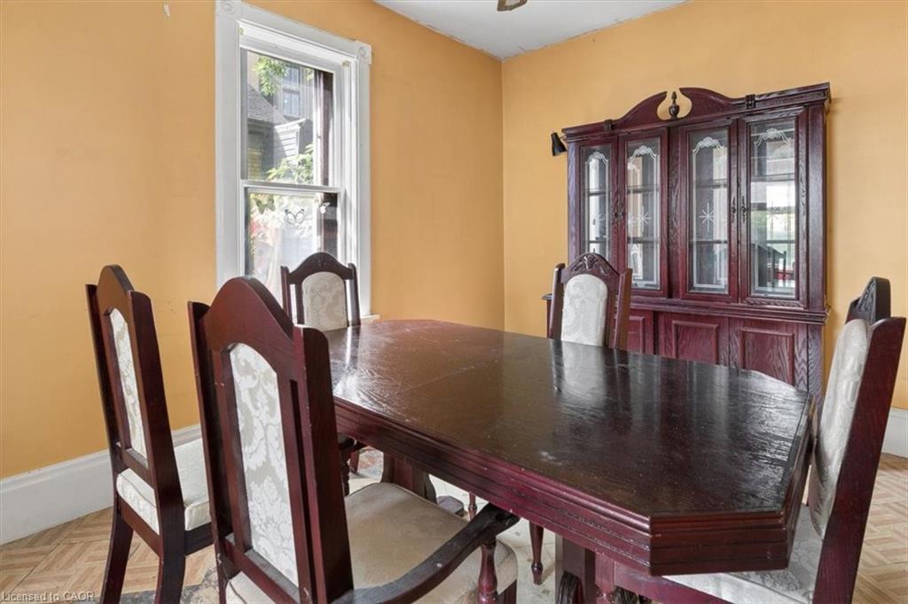 427 Duke Street W Property Photo 11