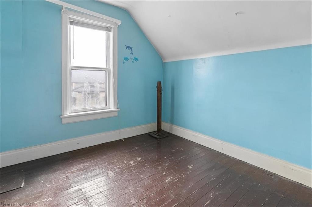 427 Duke Street W Property Photo 16
