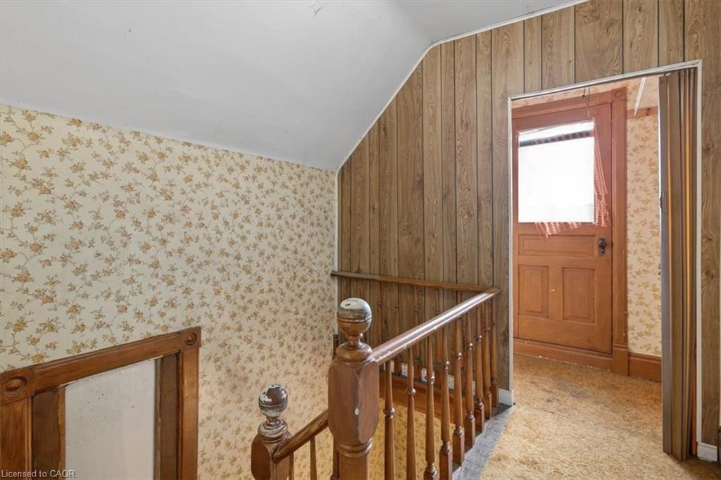 427 Duke Street W Property Photo 17