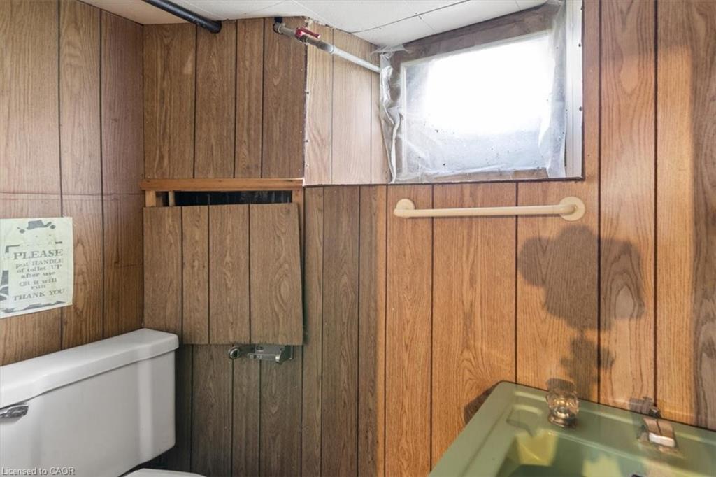 427 Duke Street W Property Photo 22