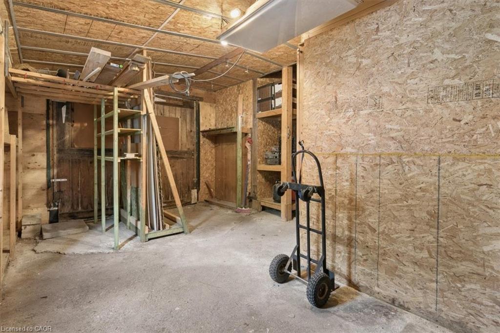 427 Duke Street W Property Photo 23