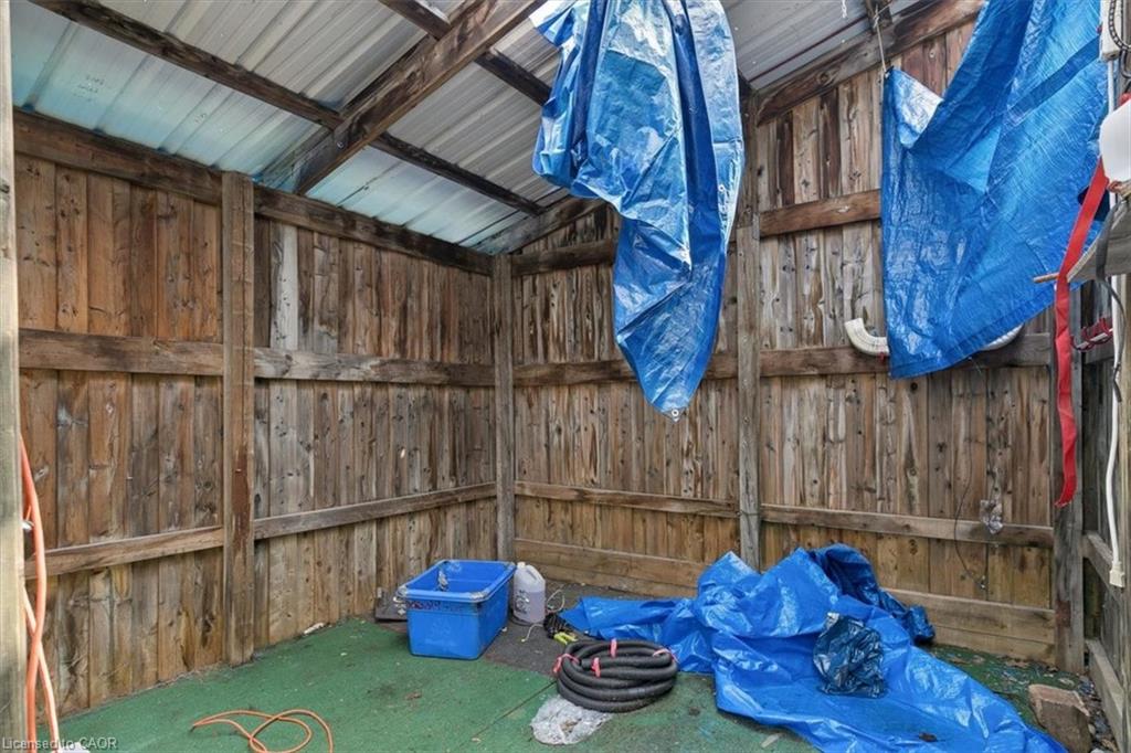 427 Duke Street W Property Photo 25