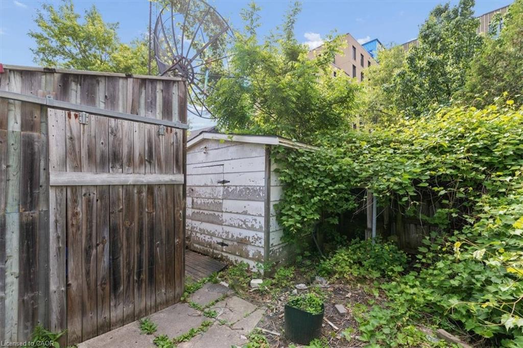 427 Duke Street W Property Photo 27