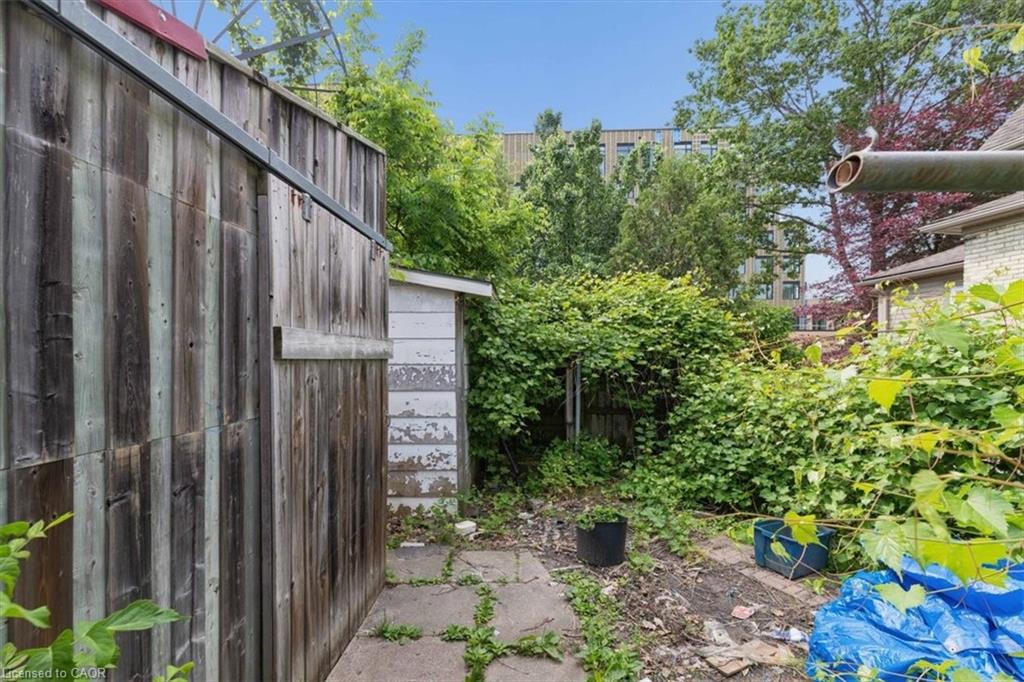 427 Duke Street W Property Photo 28