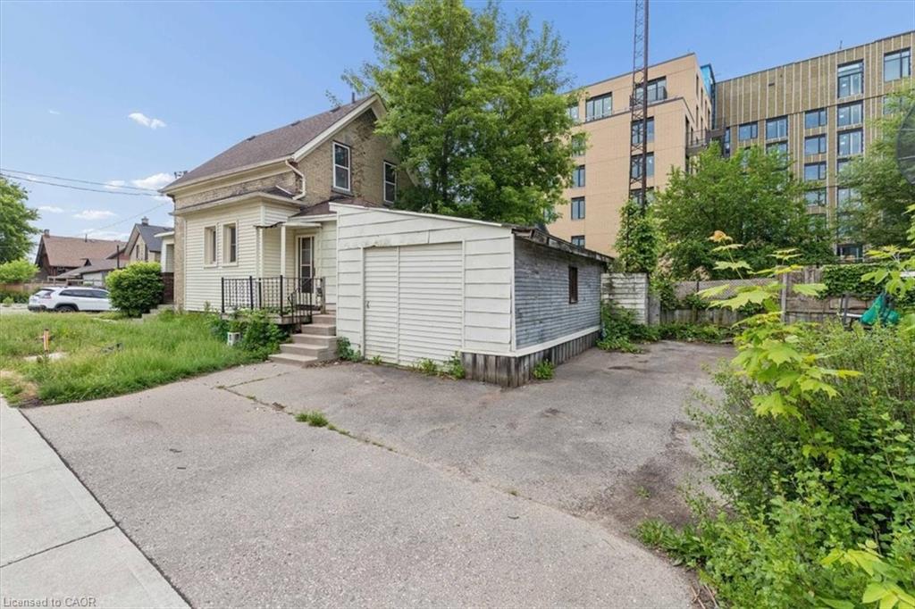 427 Duke Street W Property Photo 29