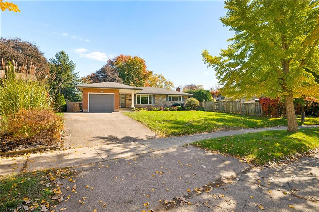 18 Evelyn Crescent Property Photo 3