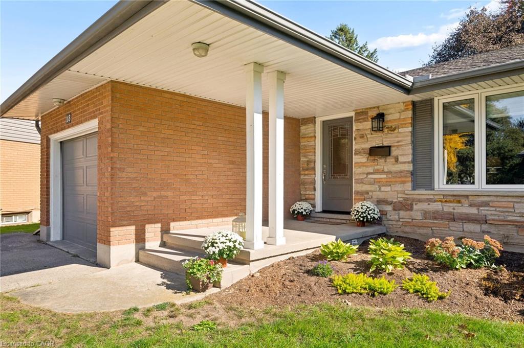 18 Evelyn Crescent Property Photo 5