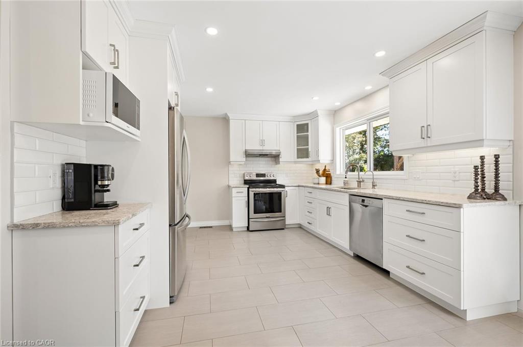 18 Evelyn Crescent Property Photo 7