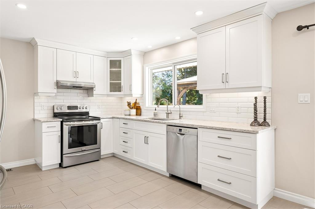 18 Evelyn Crescent Property Photo 8