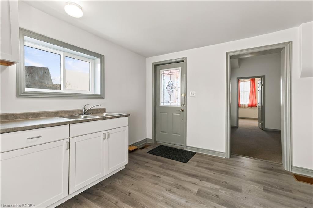 139 Grand River Avenue Property Photo 3