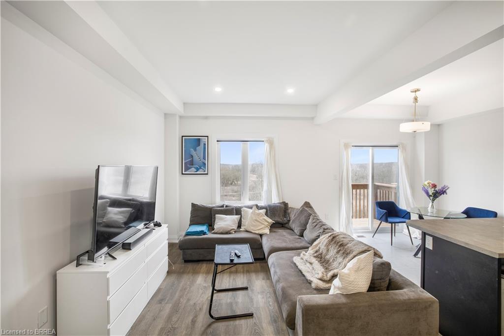 620 Colborne Street W Property Photo 3