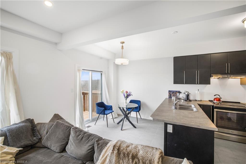 620 Colborne Street W Property Photo 4