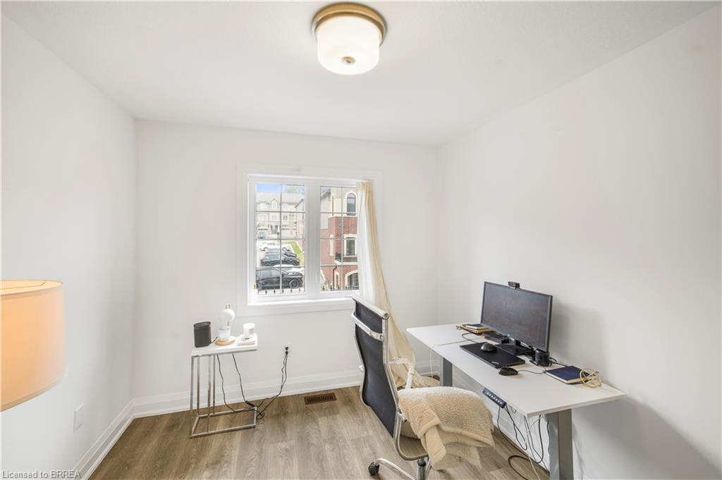 620 Colborne Street W Property Photo 11