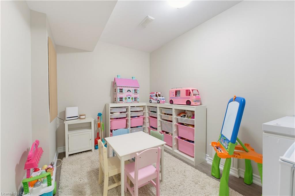 739 Banks Crescent Property Photo 26