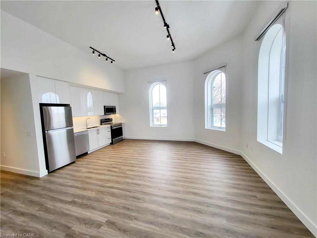 75 Huron Street Property Photo 2